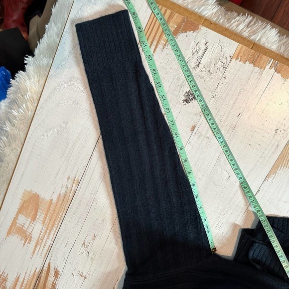 Lululemon Twin Rib Turtleneck Wool Blend  Sweater Size 10 Navy Blue - Picture 7 of 8